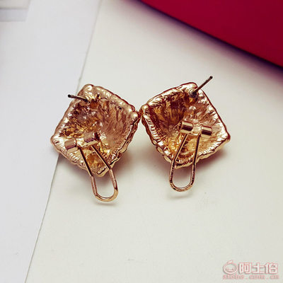 【天夫飾品促銷大優(yōu)惠尾單耳釘套裝合格品質量廠家混批珍珠水鉆好耳針耳釘 耳飾 隨機拼裝 花朵 星星 小星星耳釘 地攤賣什么】哈爾濱市透籠輕工批發(fā)市場天夫飾品行 - 產品庫