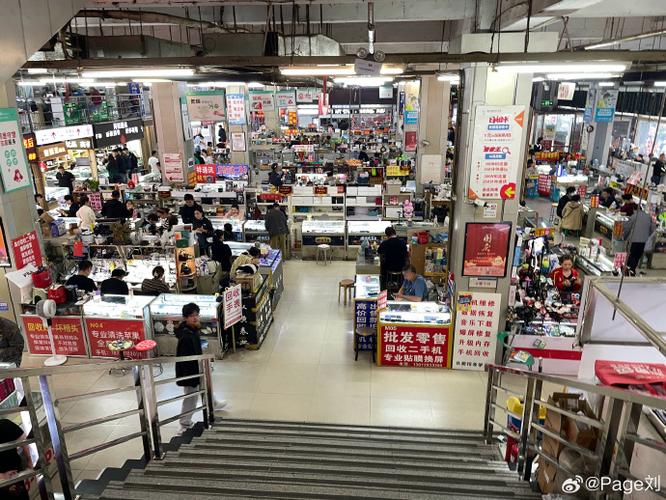 偶爾還會(huì)想起在徐州上學(xué)時(shí),有一天來通達(dá)通信電子市場(chǎng)那時(shí)候二樓